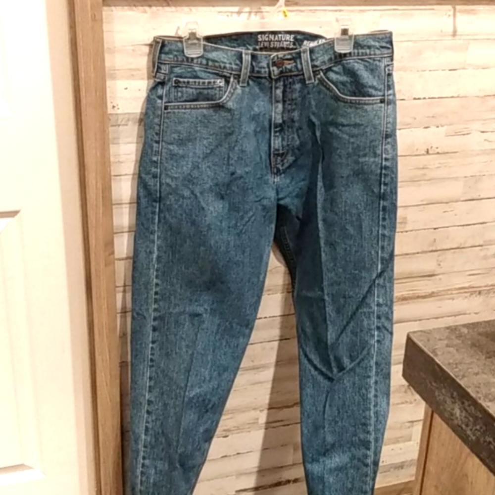 Levi Strauss Signature jeans. Box 10